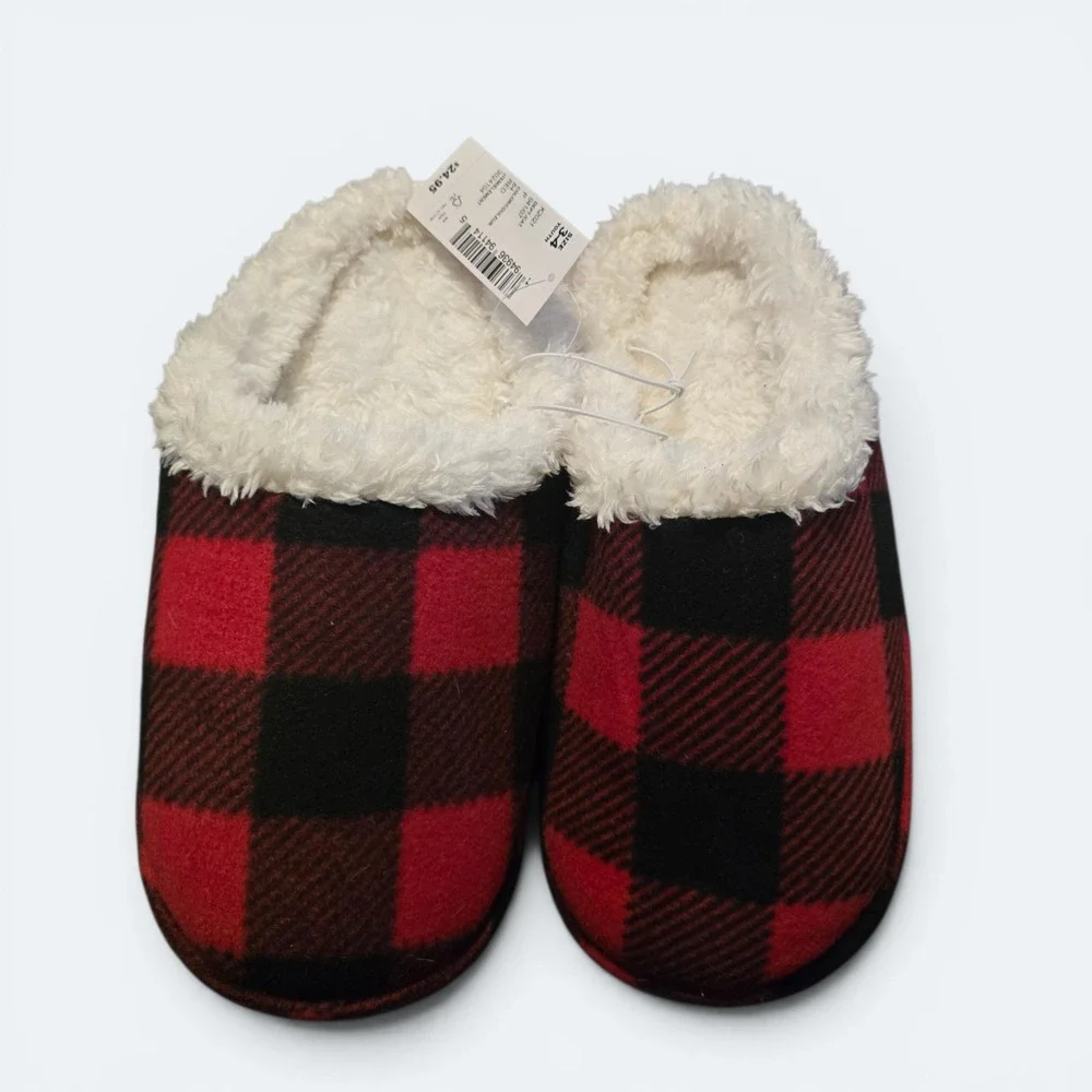 Old Navy Kids Buffalo Plaid Slippers Red Black Faux Fur Lined Size Youth 3-4